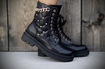 Boots black strass neckless