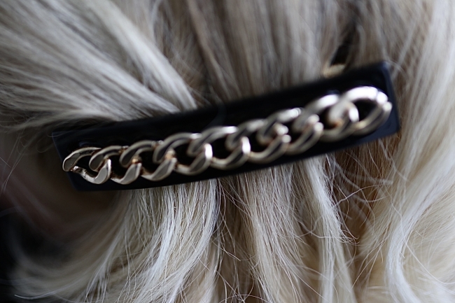 pince a cheveux black neckless