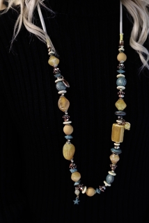 neckless blue/yellow