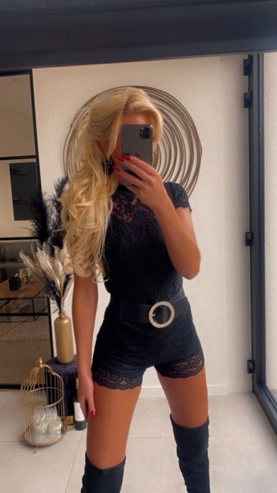 T-shirt black