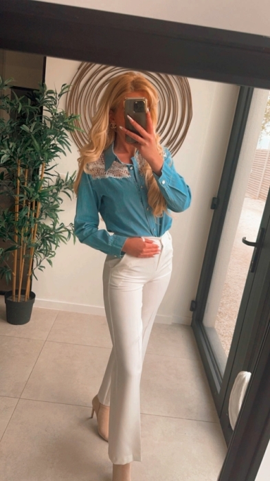 blouse jeans side