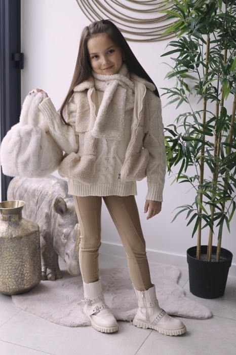 Pull creme gebreid incl teddysjaal