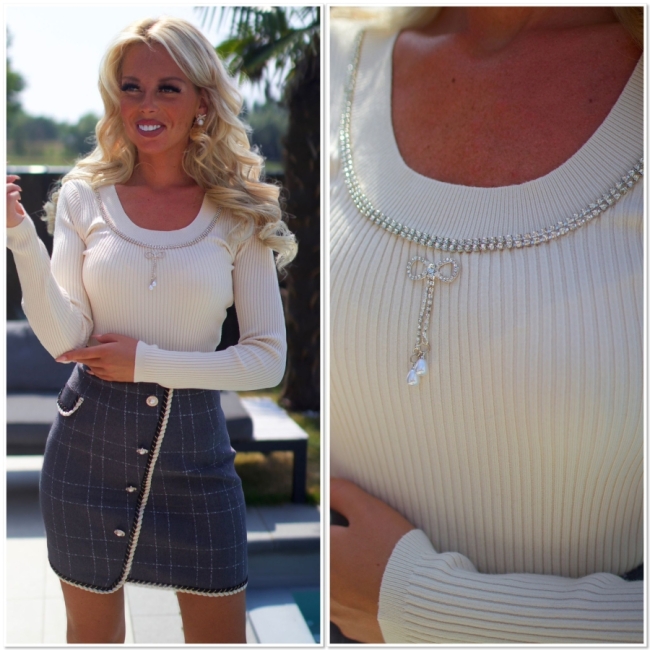 Pull creme strass 