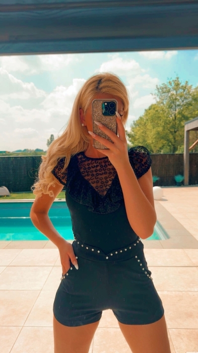 T-shirt black