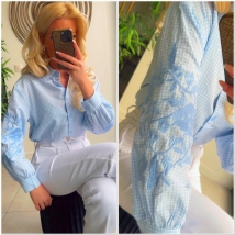 Bloes blauw broderie mouw 