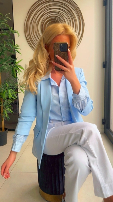 Blouse bleu broderie bras