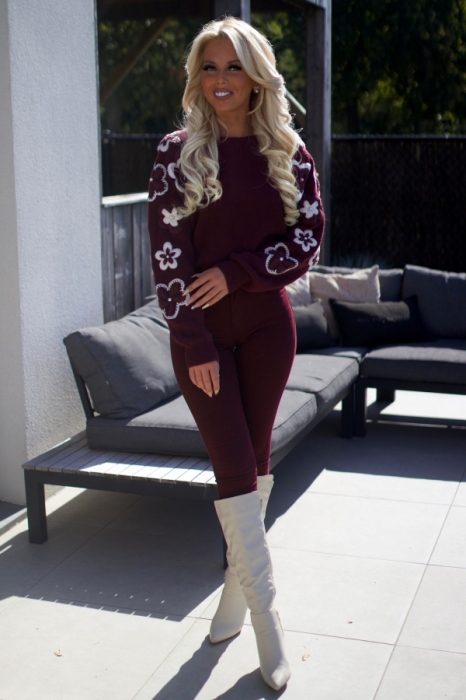 Pull Bordeaux flowers 