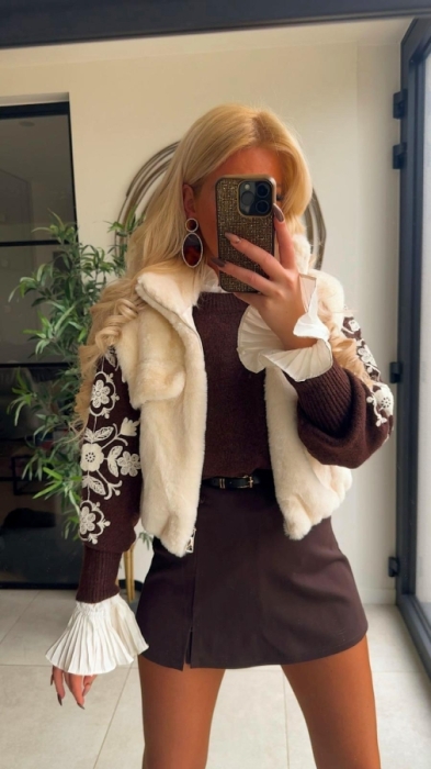 Pull bruin bloemen wit 