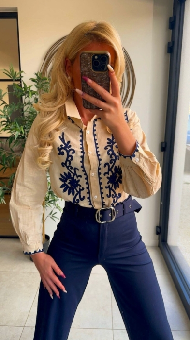 Blouse crème broderie bleu 