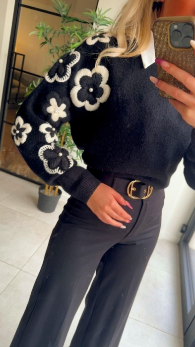 Pull noir fleurs 