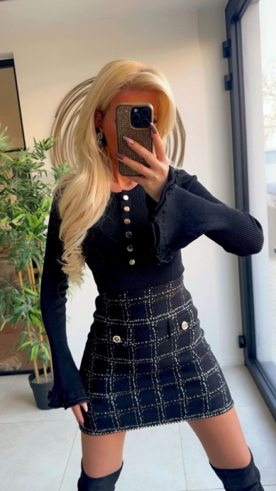 Pull noir buttons 