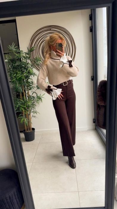 Pull koll beige strikjes mouw 