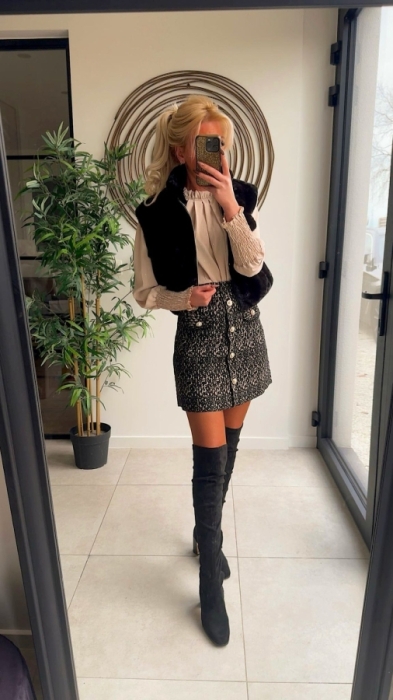 Skirt black beige buttons 