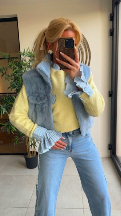 Pull yellow detail bleu