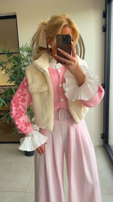 Pull gilet pink broderie mouw 