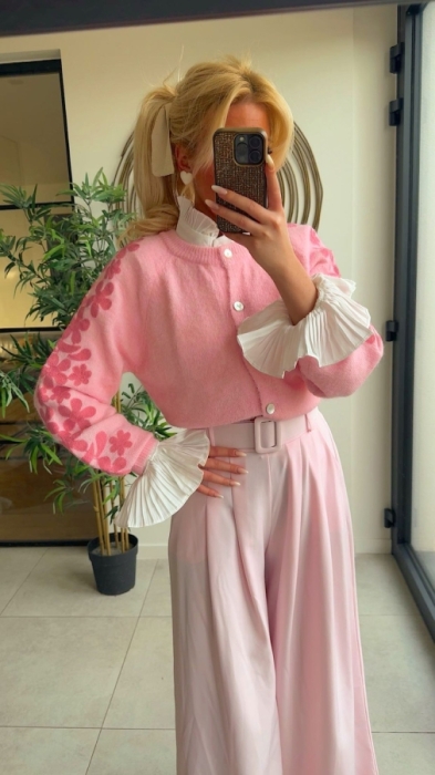 Pull gilet pink broderie mouw 