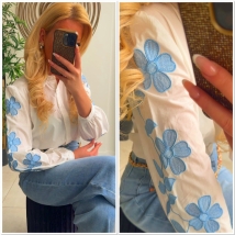 Bloes wit bloemen mouw blauw 