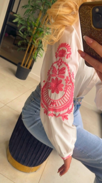 Bloes wit broderie pink 
