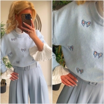 Pull lichtblauw strikjes 