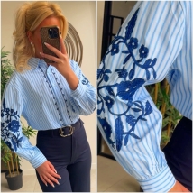 Blouse bleu broderie 