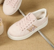 Sneaker pink bij opzij 