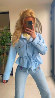 Jasje lichtblauw knopjes