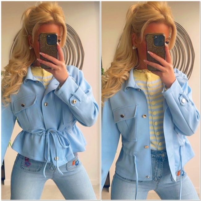 Jasje lichtblauw knopjes