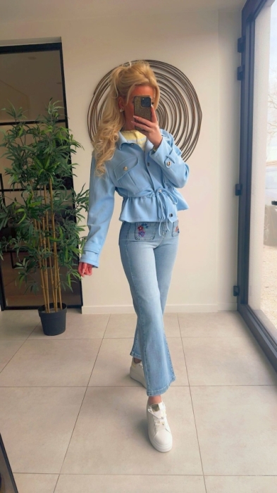 Jasje lichtblauw knopjes