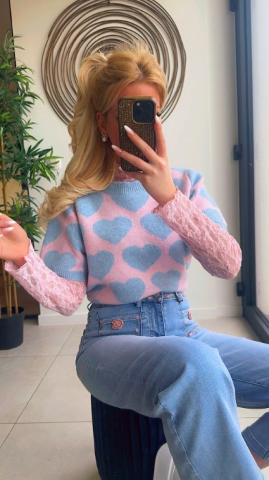 Pull blauw roze hartjes 