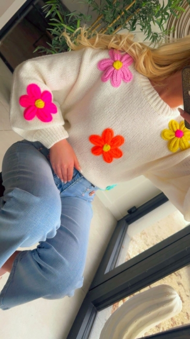 Pull écru flowers flashy