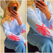 Blouse bleu broderie pink 