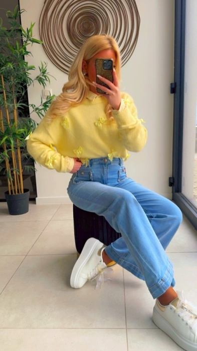 Pull jaune noeuds