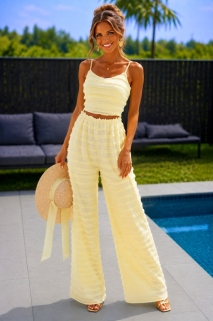 Ensemble jaune pantalon et top 