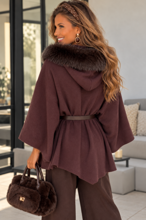 Poncho bruin gouden knopen met pelskap