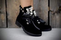 boots black peirle